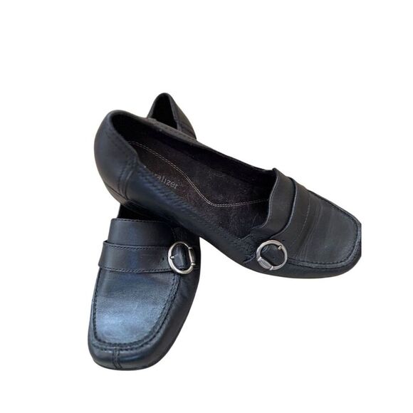 Naturalizer Women's Black Leather Loafers with Silver Buckle Detail in Size 9.5 - Picture 1 of 6